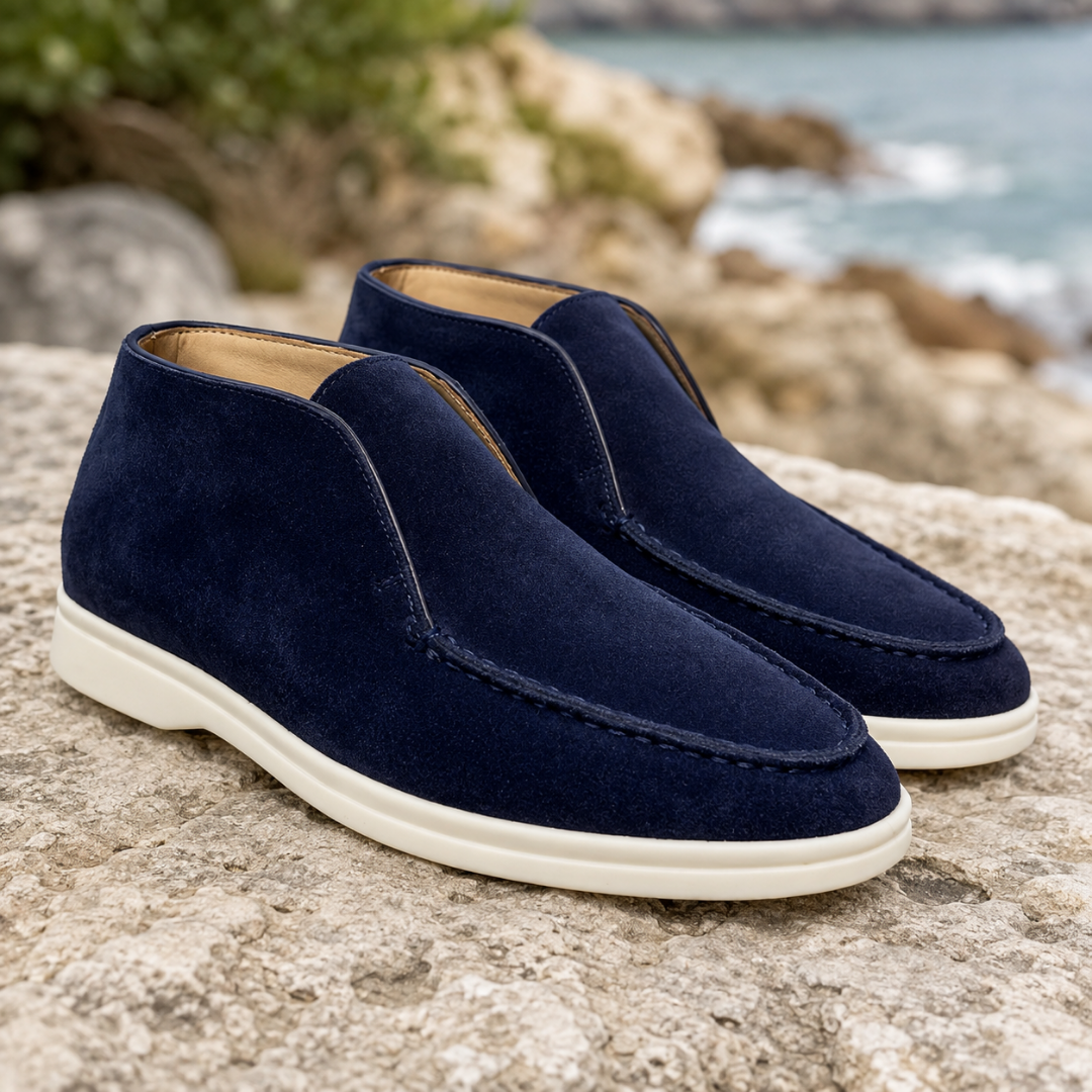 Bottines bleu marine à enfiler, tige montante et semelle blanche contrastante