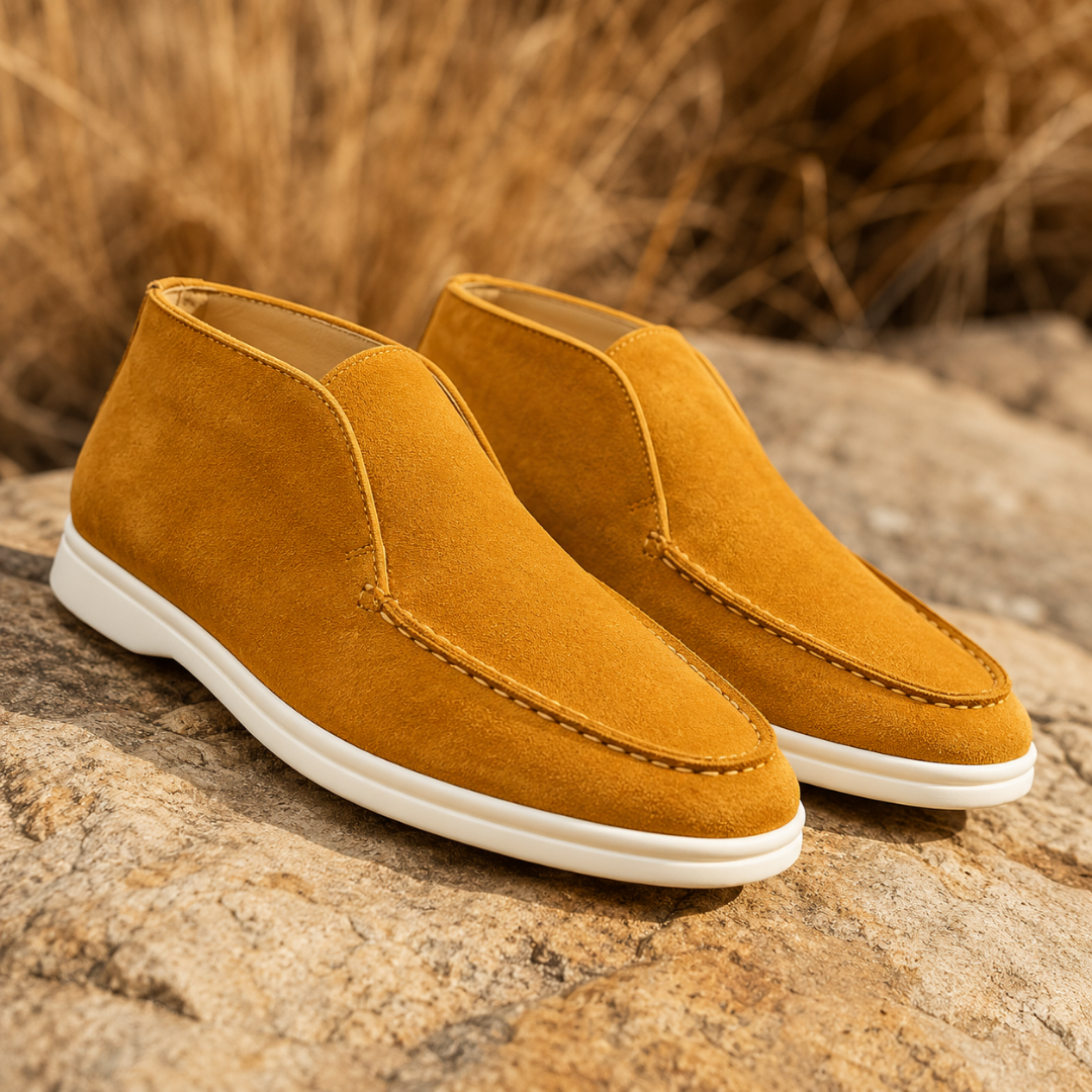 Bottines jaune moutarde à enfiler, couture mocassin et semelle blanche épaisse