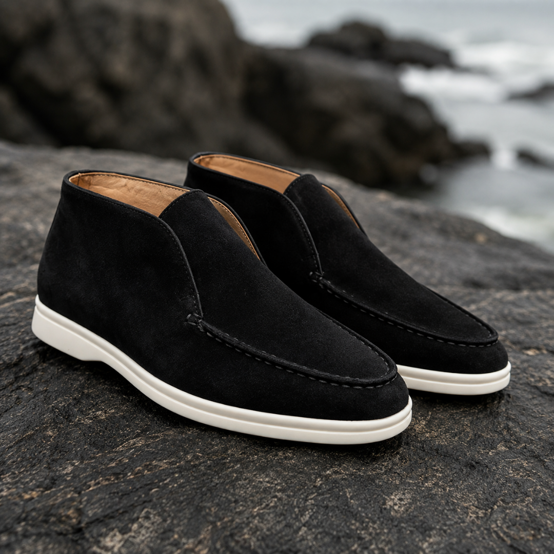 Bottines noires à enfiler, couture mocassin apparente et semelle blanche épaisse
