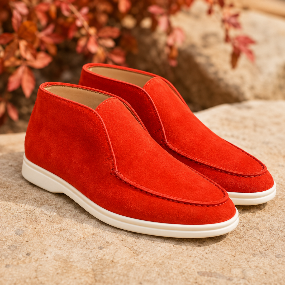 Bottines rouge vif à enfiler, tige montante à la cheville et semelle blanche
