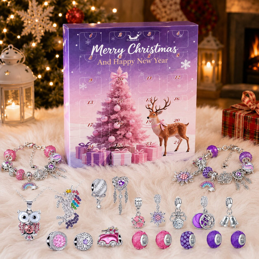 Calendrier de l'Avent rose et violet entouré de bracelets, perles et breloques argentées