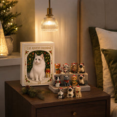 Calendrier de l'Avent chats posé sur une table de chevet avec ses ornements