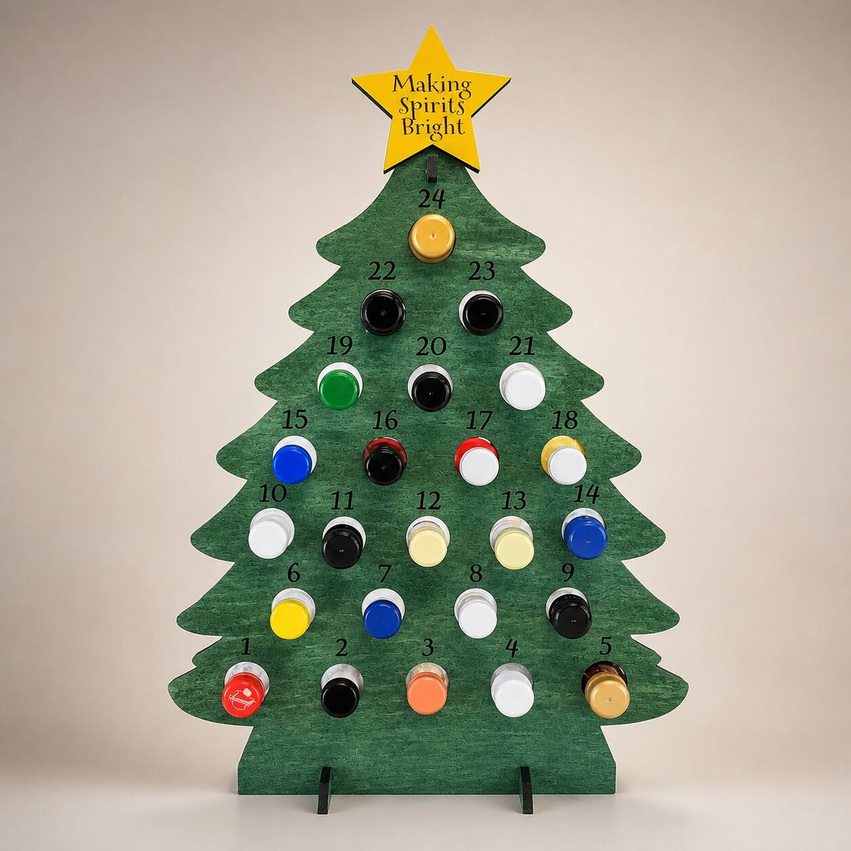 Calendrier de l'Avent sapin vert olive avec étoile jaune et mini-bouteilles de 1 à 24