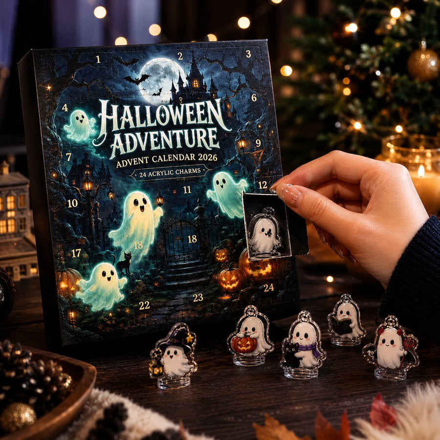 Main ouvrant un compartiment du calendrier Halloween et découvrant un motif fantôme