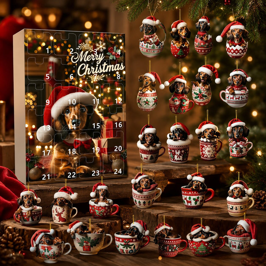 Calendrier de l'Avent teckel 2026 entouré de ses ornements de Noël en forme de tasses