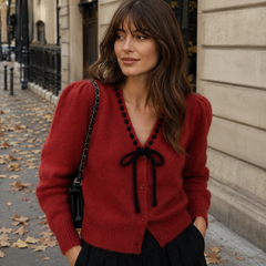 Cardigan rouge boutonné avec bordure noire contrastée et nœud noir