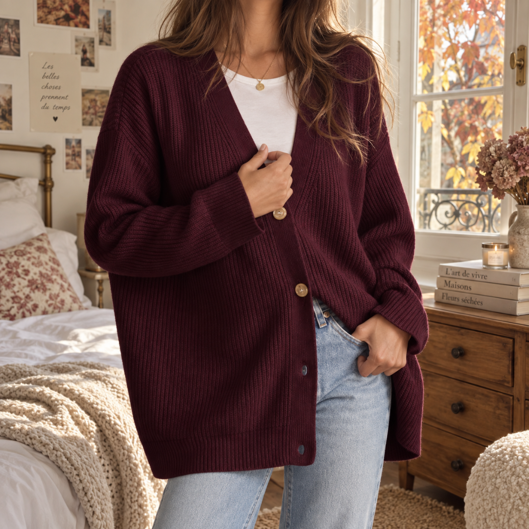 Cardigan femme bordeaux en maille côtelée, col V et boutons ton bois