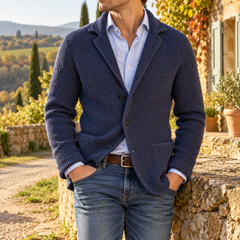 Cardigan homme bleu marine en maille texturée, revers crantés et poches plaquées