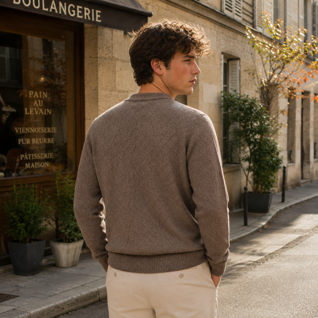 Dos du cardigan homme camel, maille texturée à losanges et bas côtelé