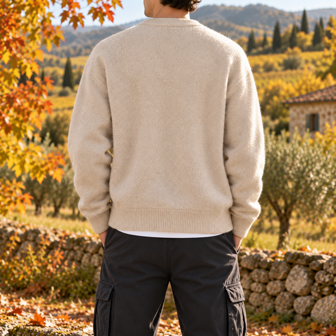 Cardigan homme blanc de dos, épaules tombantes et large bord côtelé à la taille