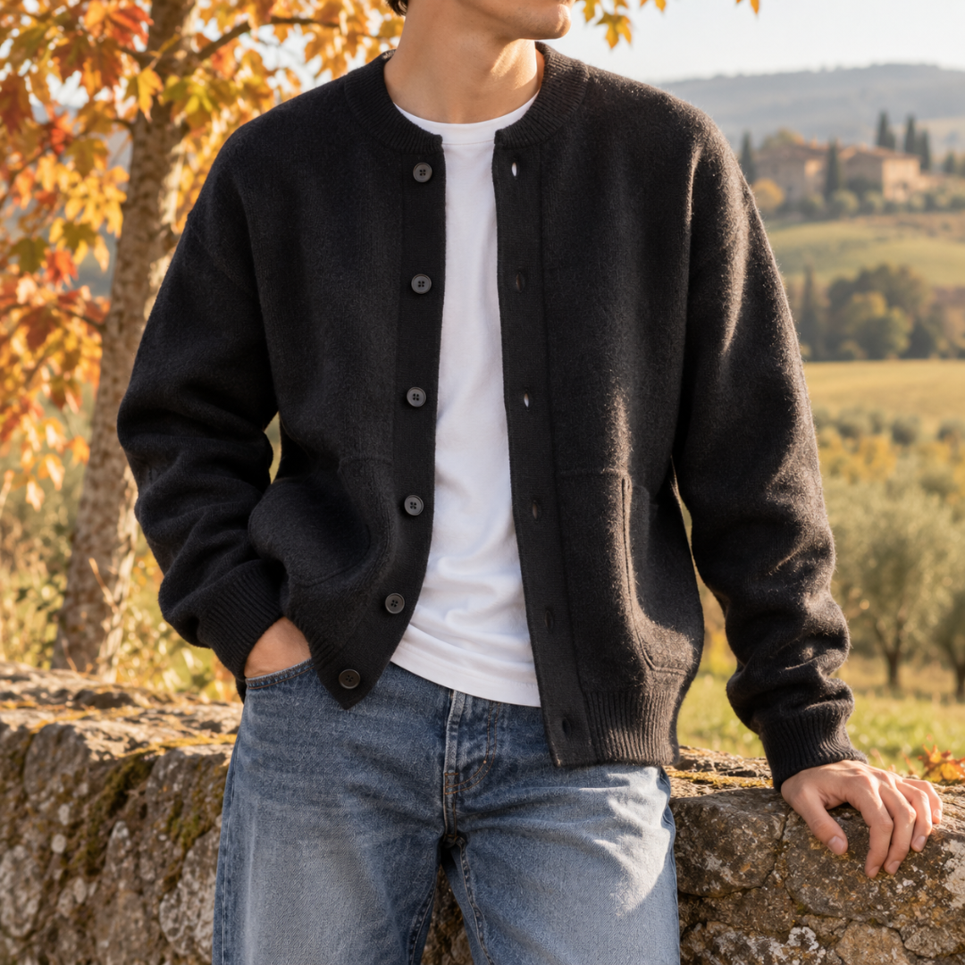 Cardigan homme noir boutonné à col rond, poignets côtelés et poches plaquées