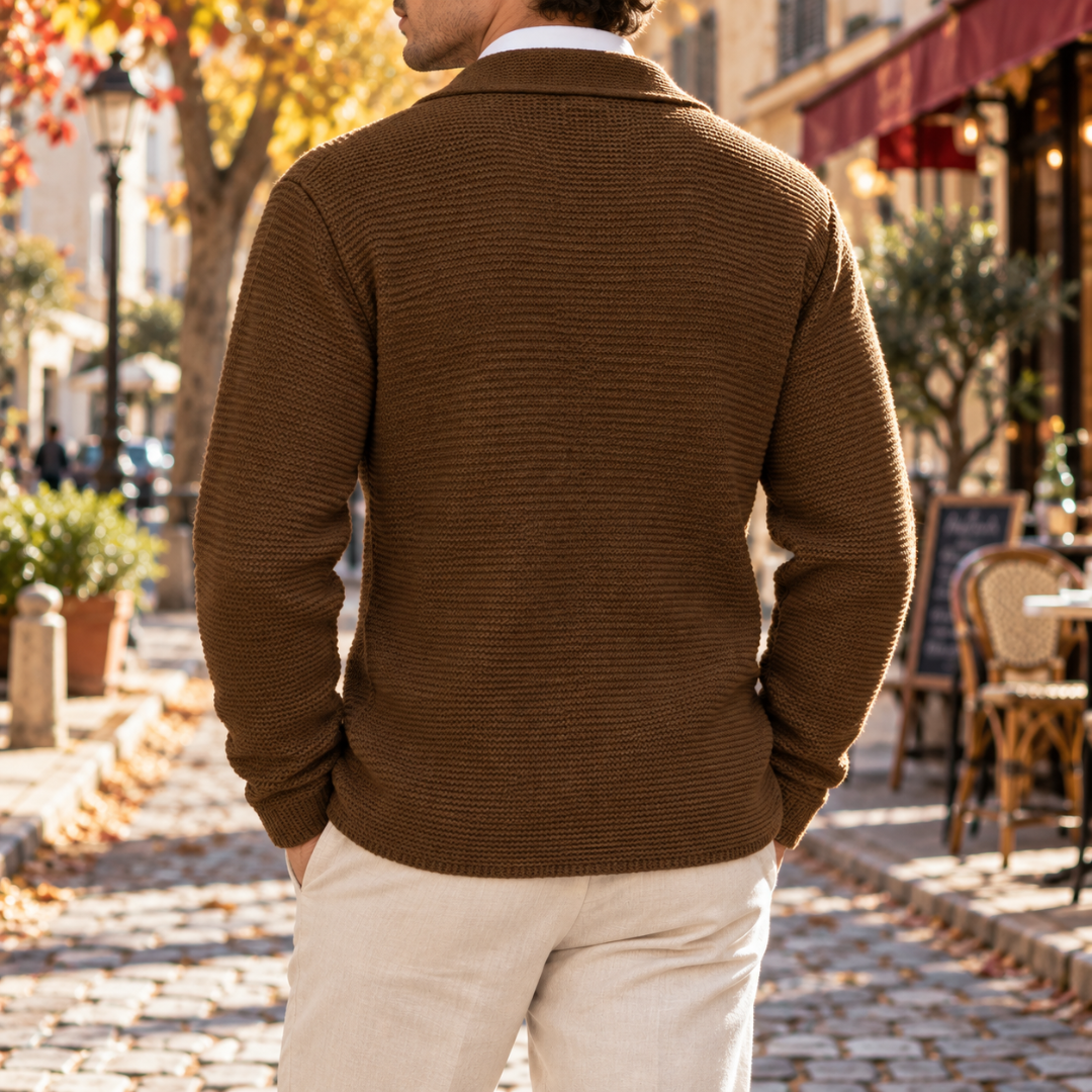 Dos d'un cardigan homme marron à texture côtelée horizontale et poignets côtelés