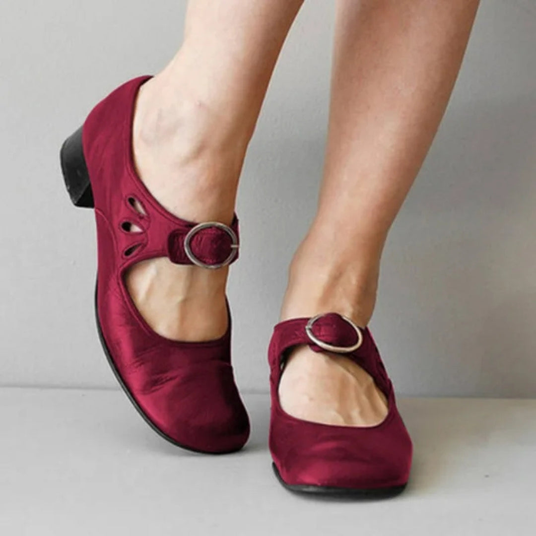 Chaussures femme marron à bride et boucle ronde, vue de côté