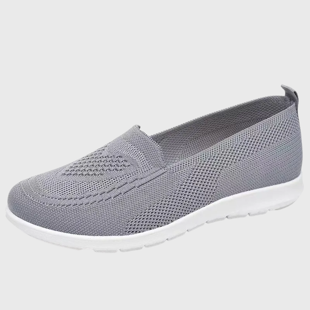 Chaussure slip-on gris clair en tissu tricoté, vue latérale