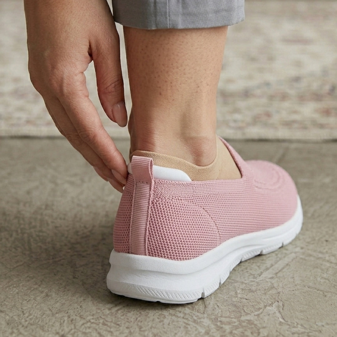 Chaussure slip-on tricot rose avec semelle blanche, vue latérale