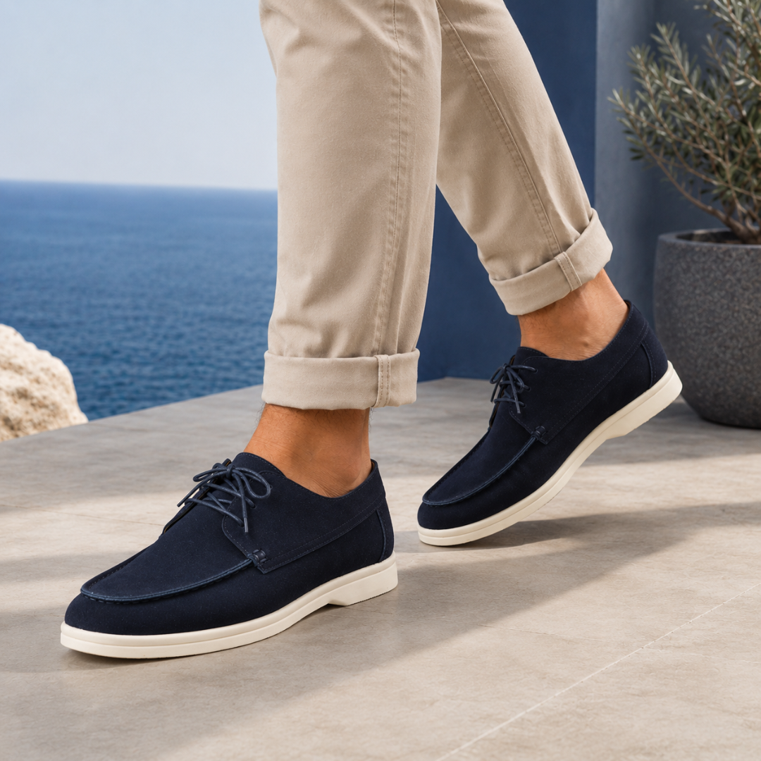 Chaussures homme bleu marine à lacets vues de profil avec chino retroussé