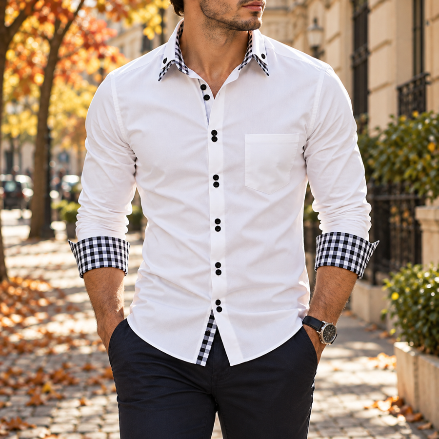 Chemise homme blanche à col et poignets à carreaux, poche poitrine, rue automnale