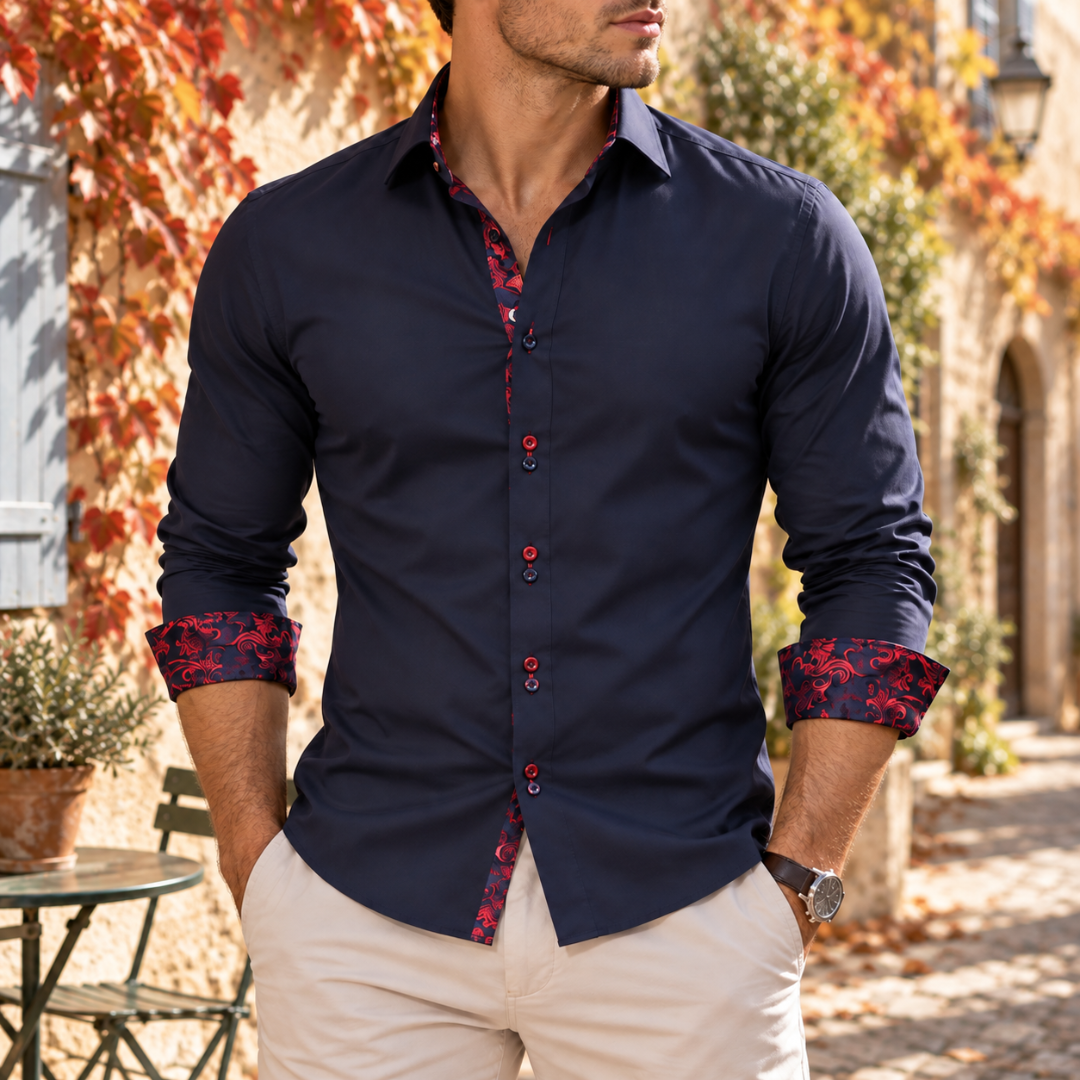 Chemise homme bleu marine avec col et poignets à imprimé rouge