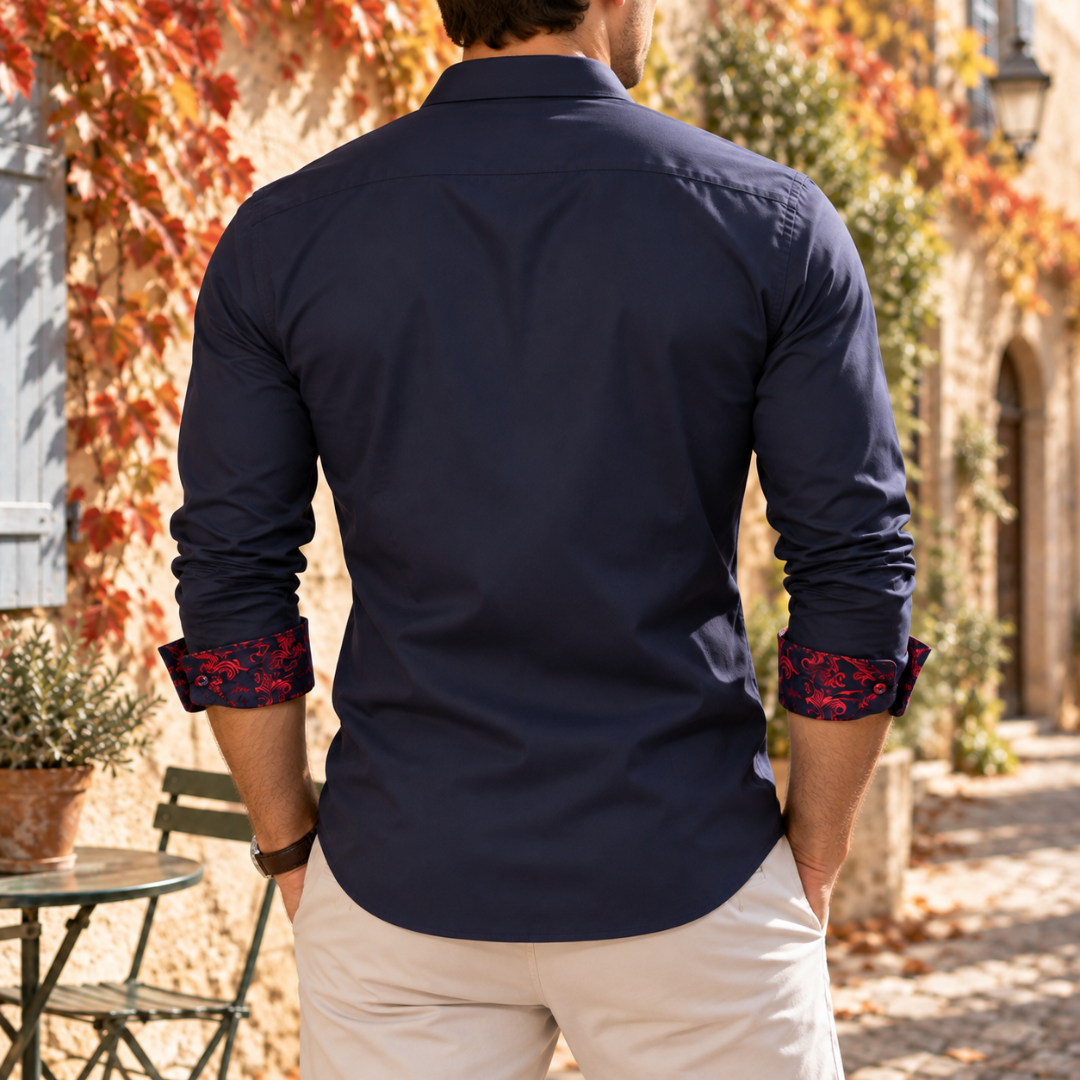 Chemise homme bleu marine vue de dos avec poignets imprimés contrastés