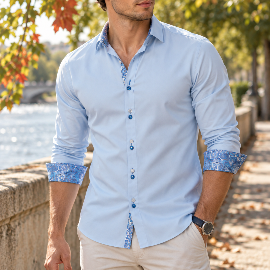 Chemise homme bleu pastel à poignets imprimés bleus et boutons contrastés