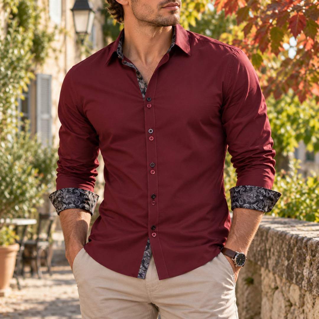 Chemise homme bordeaux avec col et poignets à imprimé noir contrasté
