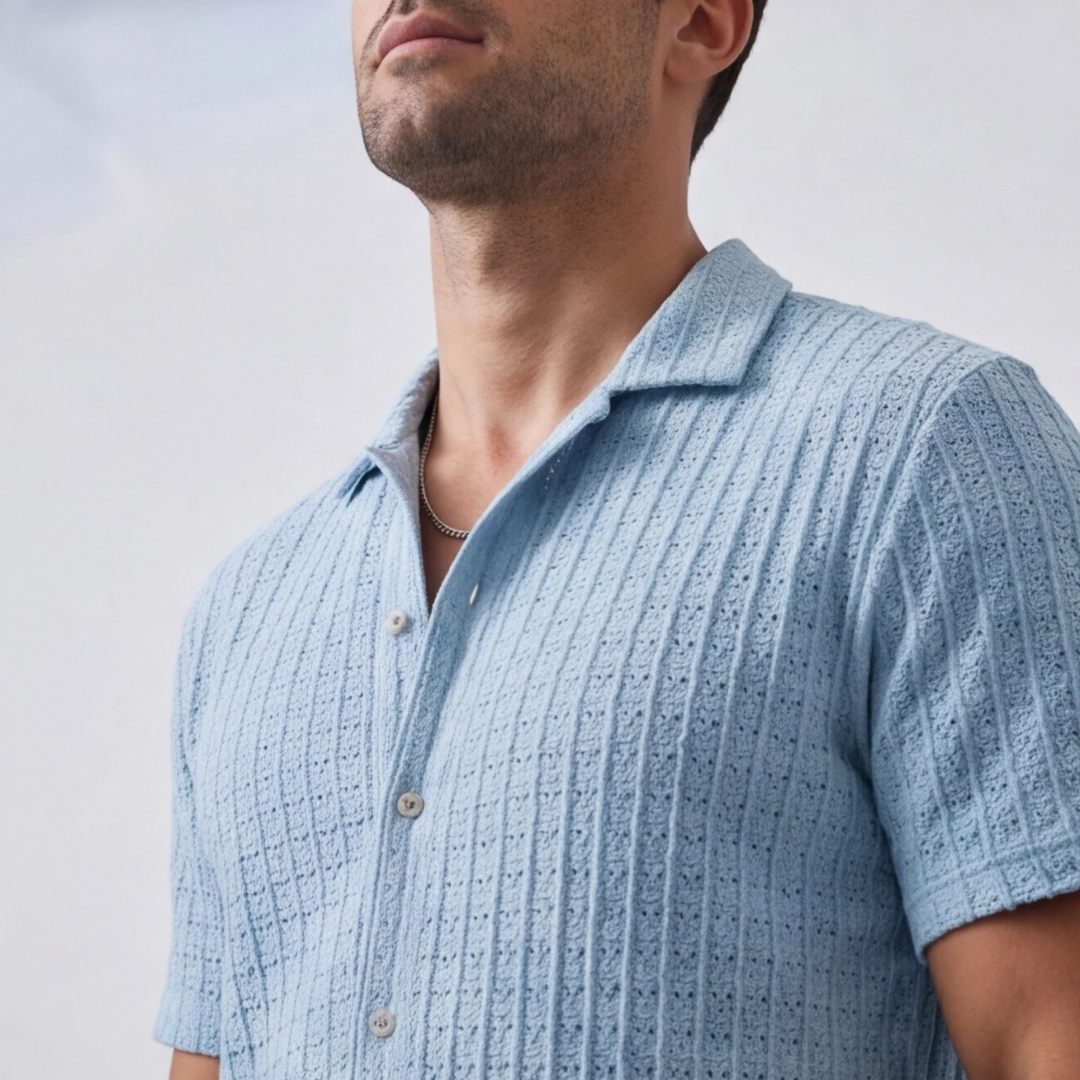 Chemise homme ajourée bleu clair vue de trois quarts
