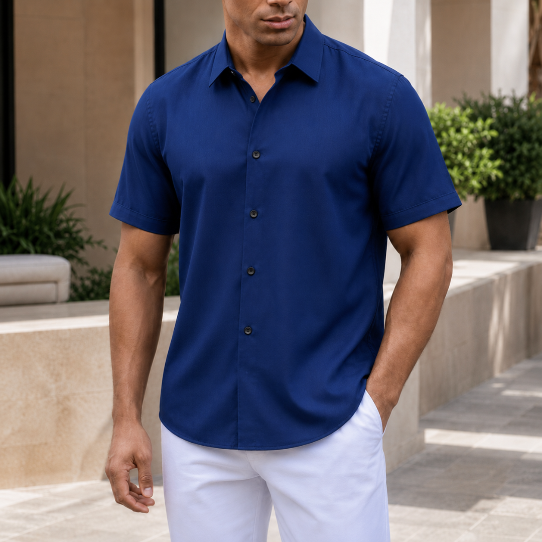 Chemise homme bleu marine manches courtes col boutonné coupe ajustée