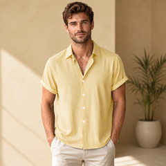 Chemise homme manches courtes jaune clair, style estival casual