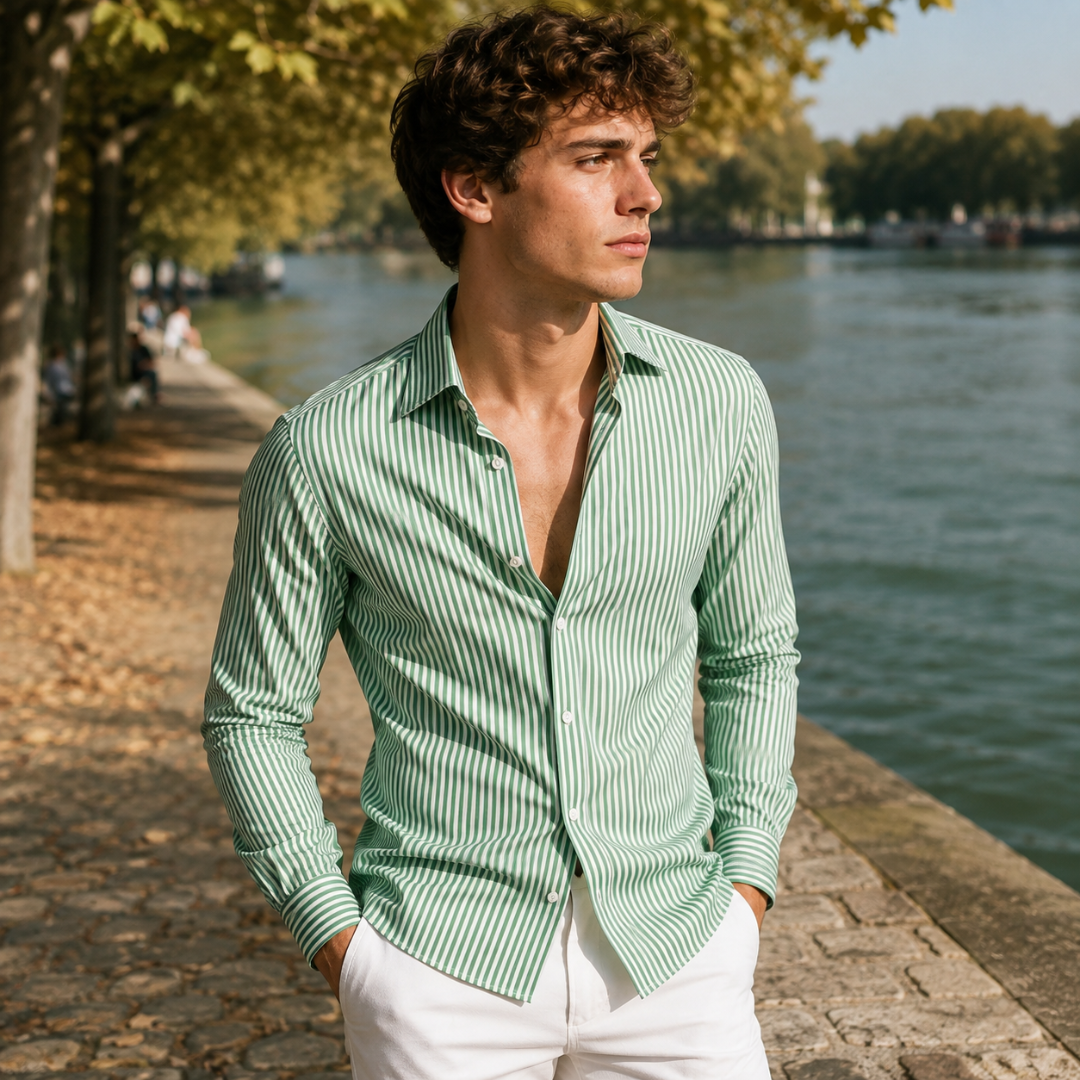 Chemise homme à rayures vertes, col classique à pointes et poignets boutonnés visibles