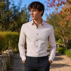 Chemise homme abricot très clair, boutons foncés alignés et manches longues