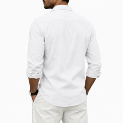 Chemise homme blanche vue de dos, empiècement d'épaules et bas arrondi