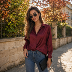 Chemisier femme bordeaux brillant à col pointu et manches longues fluides