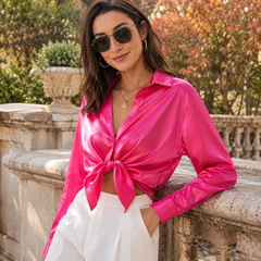 Chemisier femme rose fuchsia à aspect satiné, pans noués sur la taille