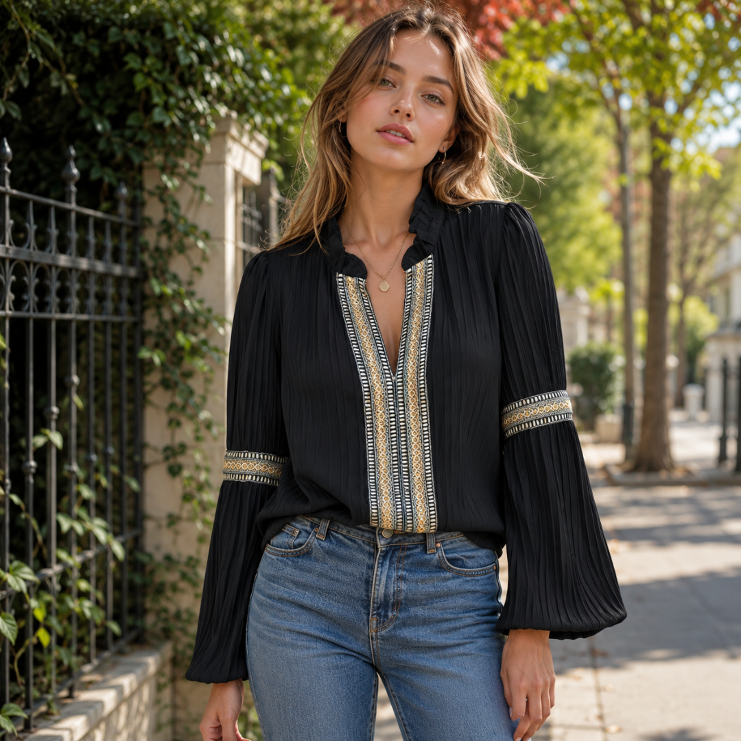 Chemisier femme plissé noir avec galons brodés dorés et manches évasées