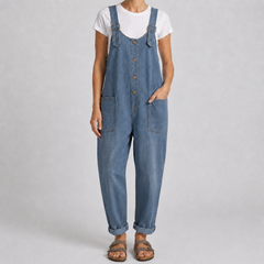 Combinaison femme oversize bleu clair, bretelles larges et boutons face avant