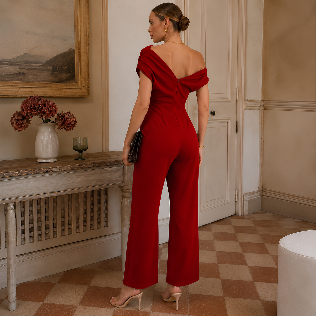 Dos de la combinaison rouge femme avec décolleté en V et taille marquée