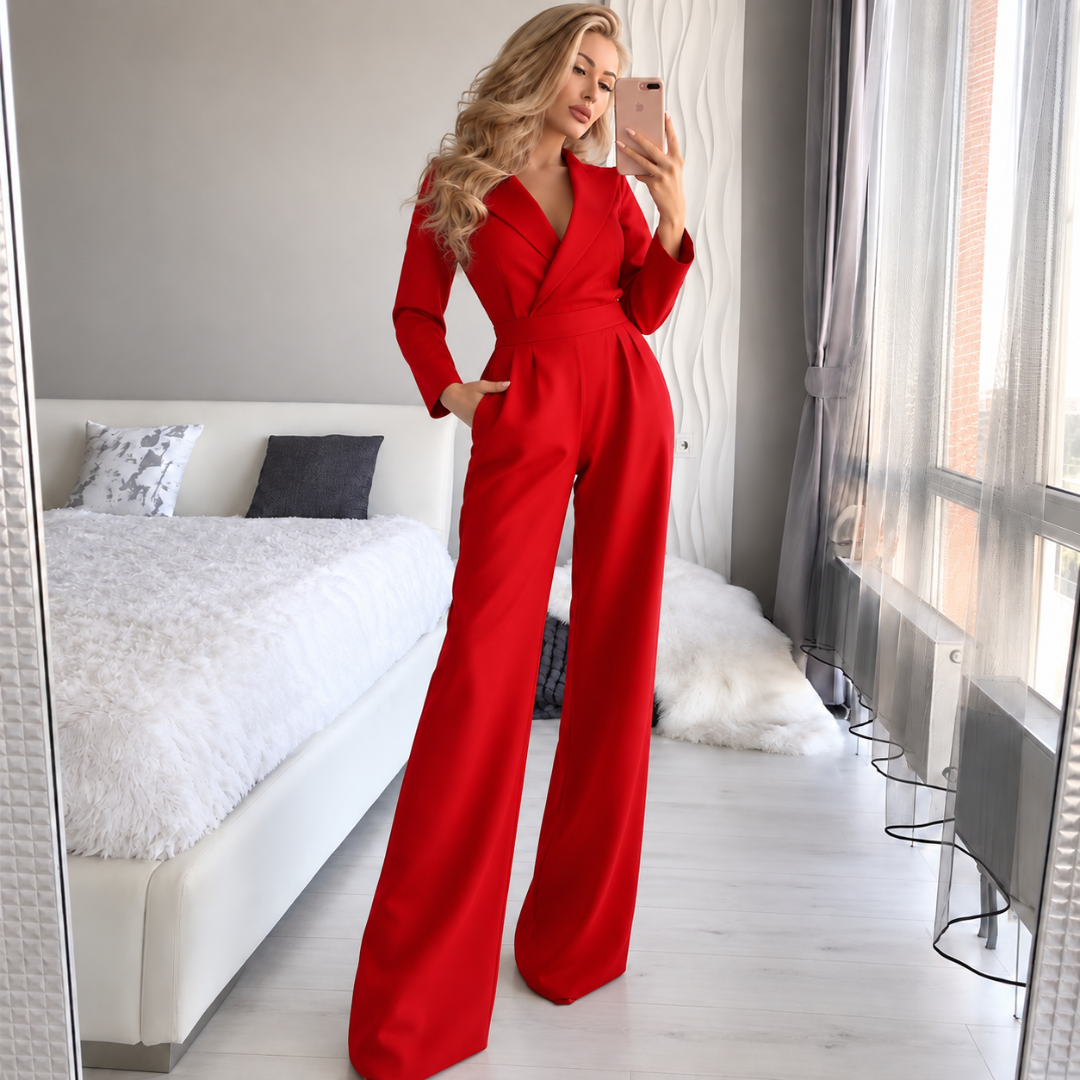 Combinaison femme rouge vif jambe large, col tailleur croisé et taille cintrée
