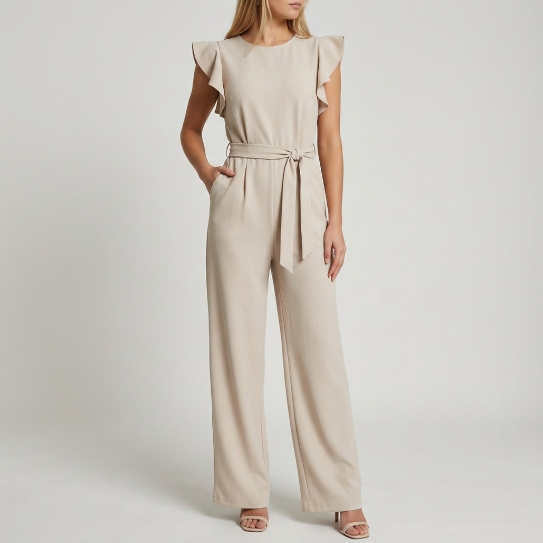 Combinaison femme beige à volants épaules et ceinture, vue de face