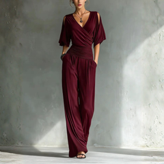 Combinaison femme bordeaux col en V manches courtes élégante