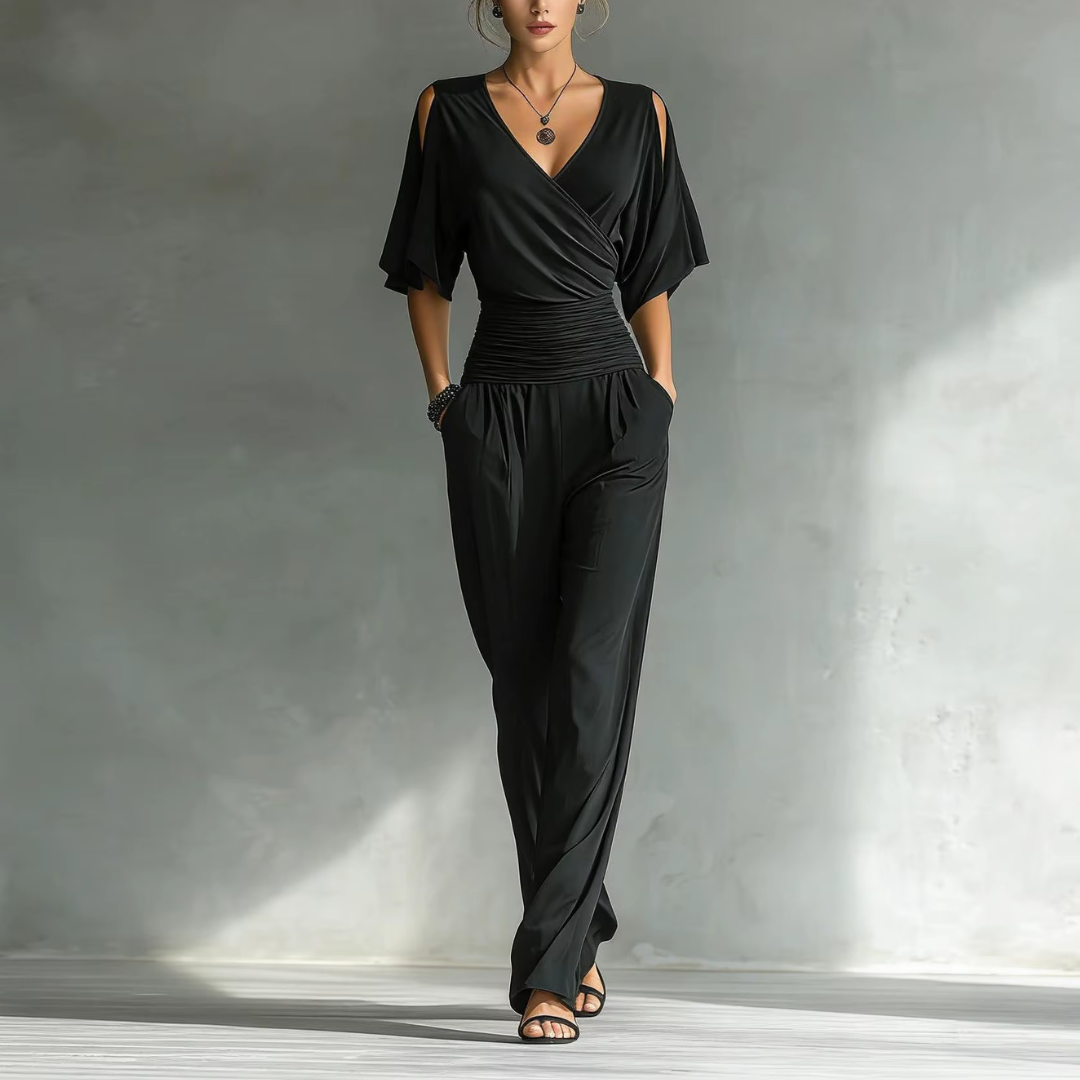 Combinaison femme noire ample coupe large vue de face