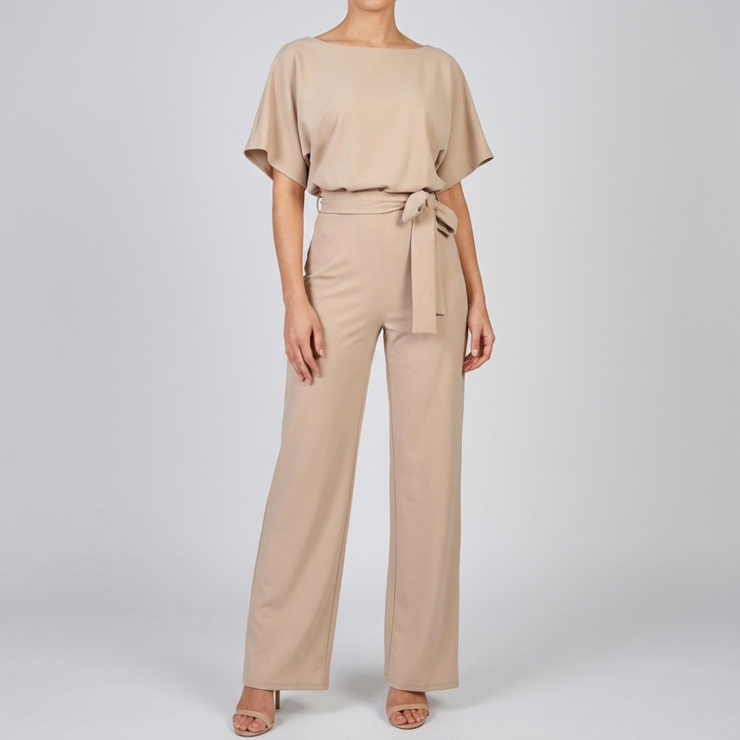 Combinaison femme beige col bateau manches courtes avec ceinture à nouer