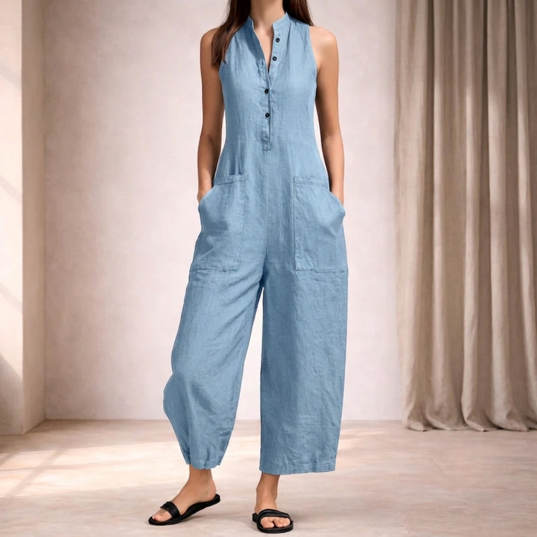 Combinaison femme large sans manches col V boutonnée en bleu clair, vue de face