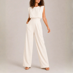 Combinaison femme sans manches coloris crème, coupe large vue de face