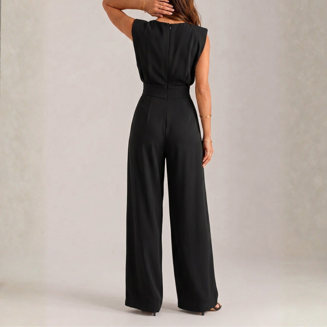 Combinaison femme noire vue de côté, silhouette fluide jambe large