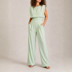 Combinaison femme vert menthe coupe large sans manches, vue de face