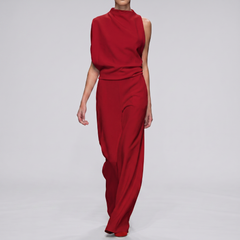Combinaison longue rouge col montant silhouette élégante