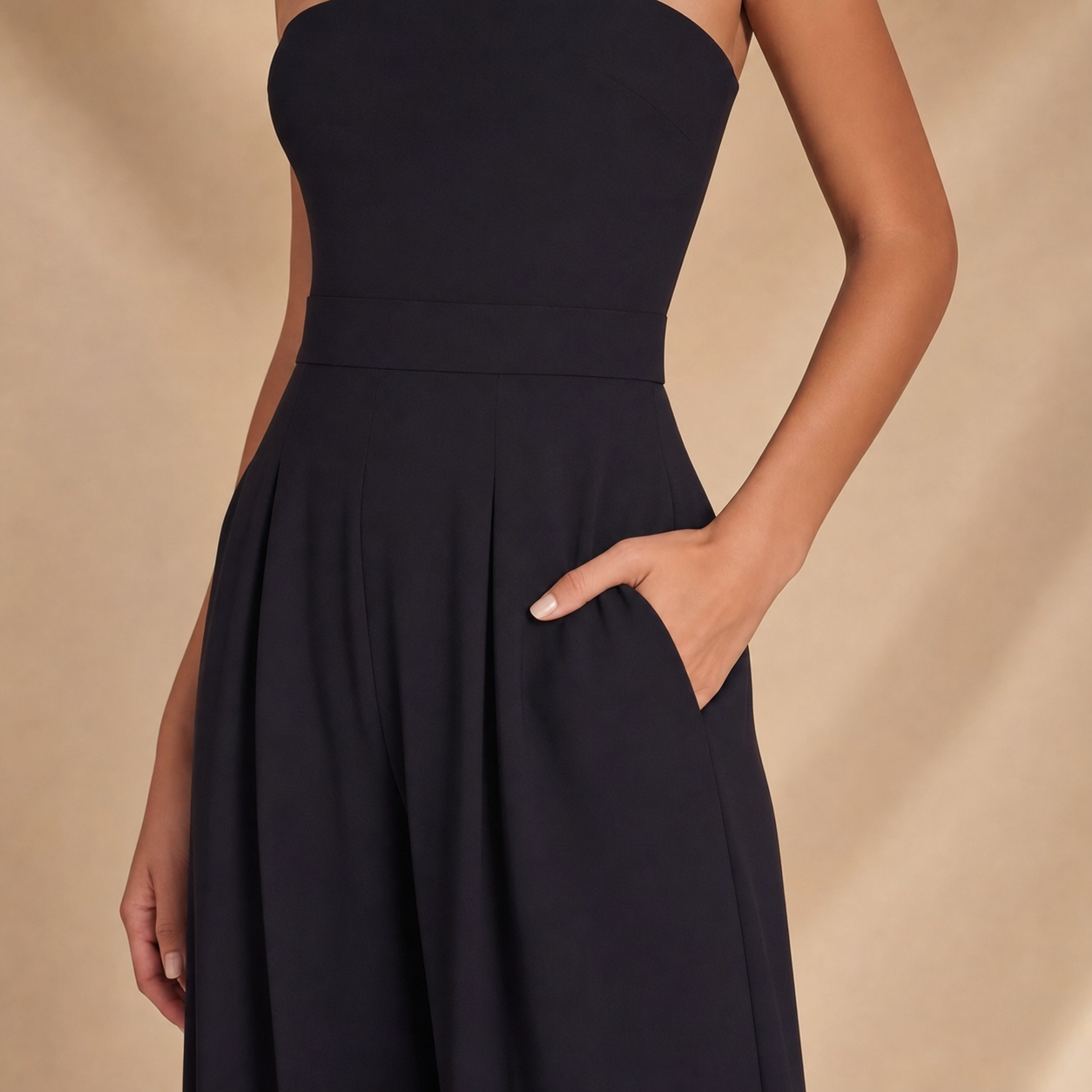 Combinaison femme fluide noir coupe palazzo profil droit