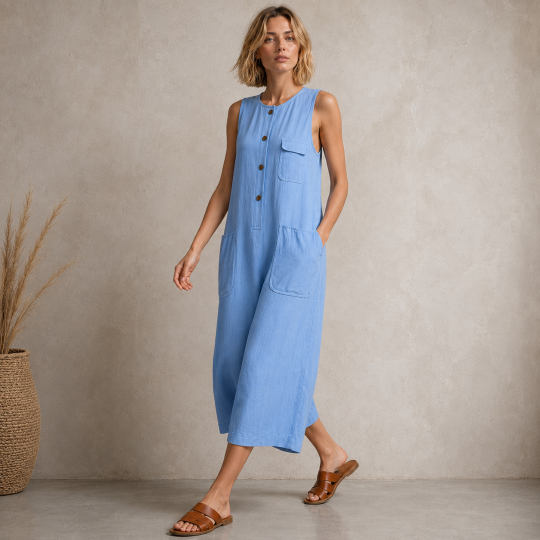 Combinaison femme bleue jambe large, silhouette élégante en pied