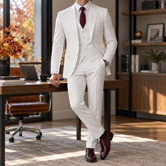 Costume blanc homme avec gilet à col en V et poche poitrine passepoilée
