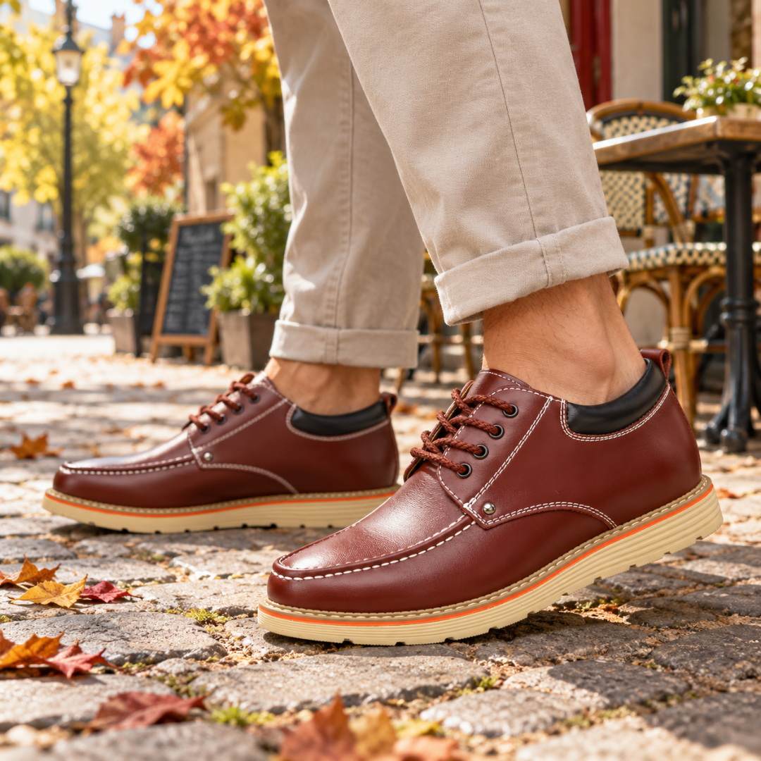 Derbies homme marron foncé à bout mocassin, surpiqûres blanches et semelle crème contrastée